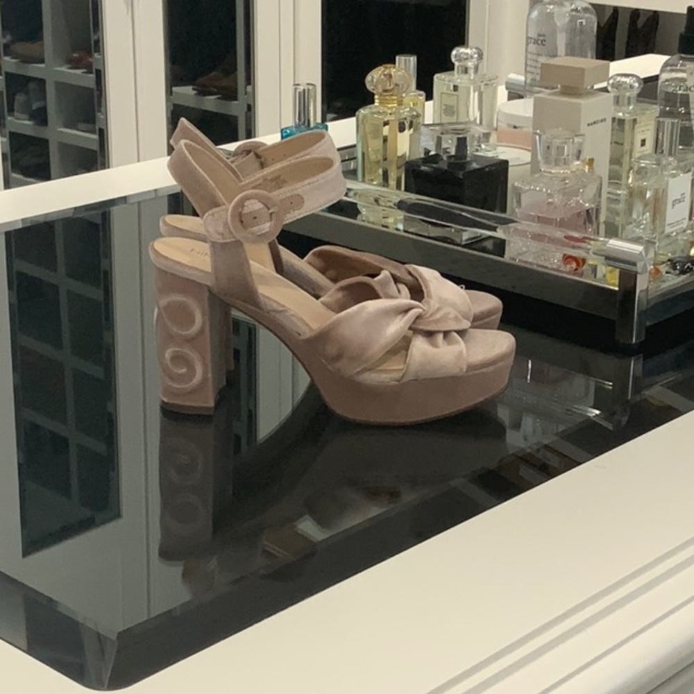 Nine West platforms Size 8